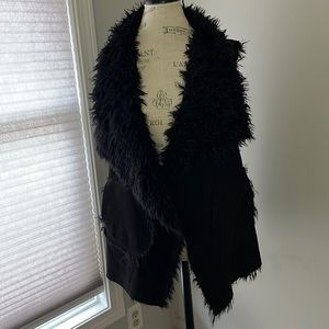 Vest Faux Fur & Suede Type Black Faux Fur Collar Open Front Side Pockets